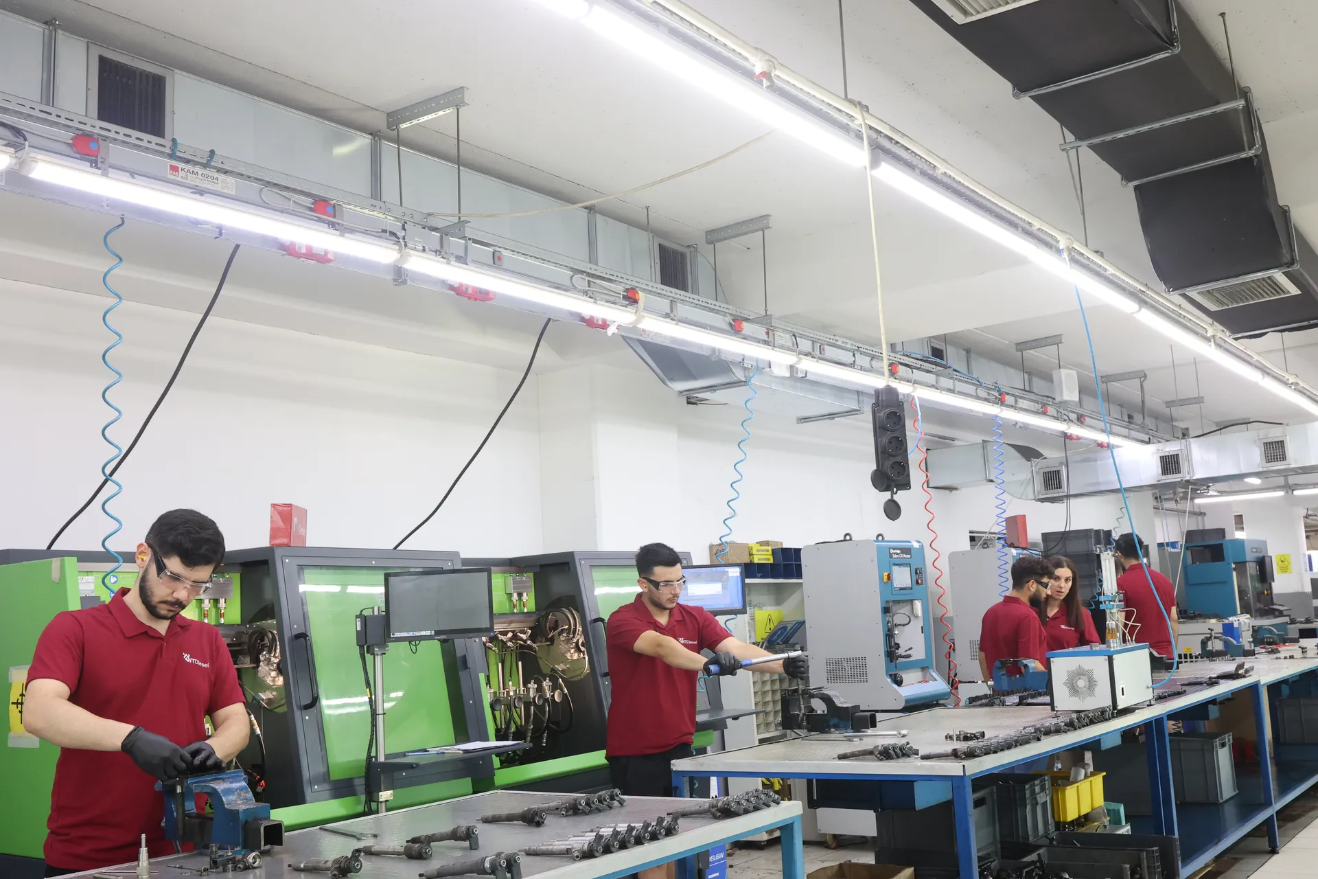 NAR UZMAN üretim sahasında test tezgâhları ve hazırlık masaları